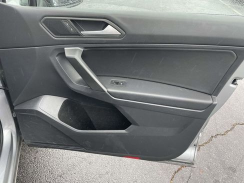 Used 2021 Volkswagen Tiguan SE w/ Panoramic Sunroof Package image 46