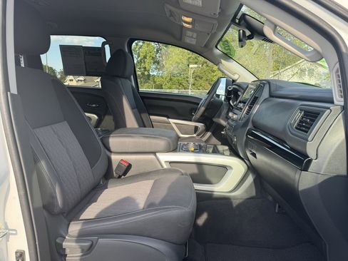 Used 2024 Nissan Titan SV w/ SV Convenience Package image 15