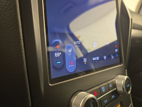 Used 2024 Ford Edge Titanium image 25