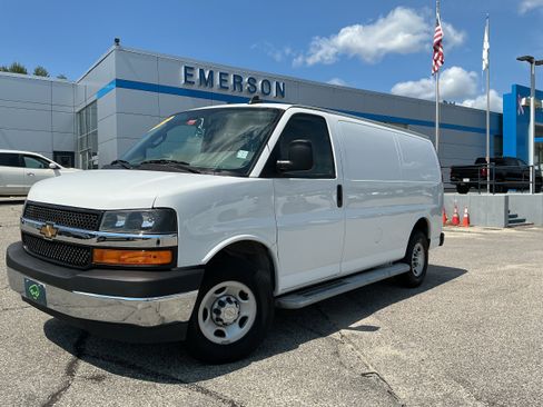 Used 2022 Chevrolet Express 2500 w/ Driver Convenience Package RWD image 3