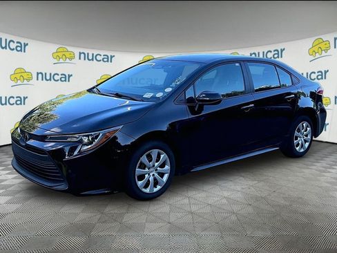 Used 2025 Toyota Corolla LE FWD image 3
