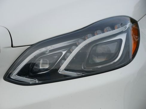 Used 2015 Mercedes-Benz E 400 4MATIC Sedan image 9