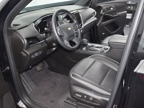 Used 2023 Chevrolet Traverse Premier image 12