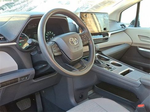 Certified 2024 Toyota Sienna LE image 20