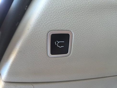 Used 2024 Chrysler Pacifica Touring-L image 47