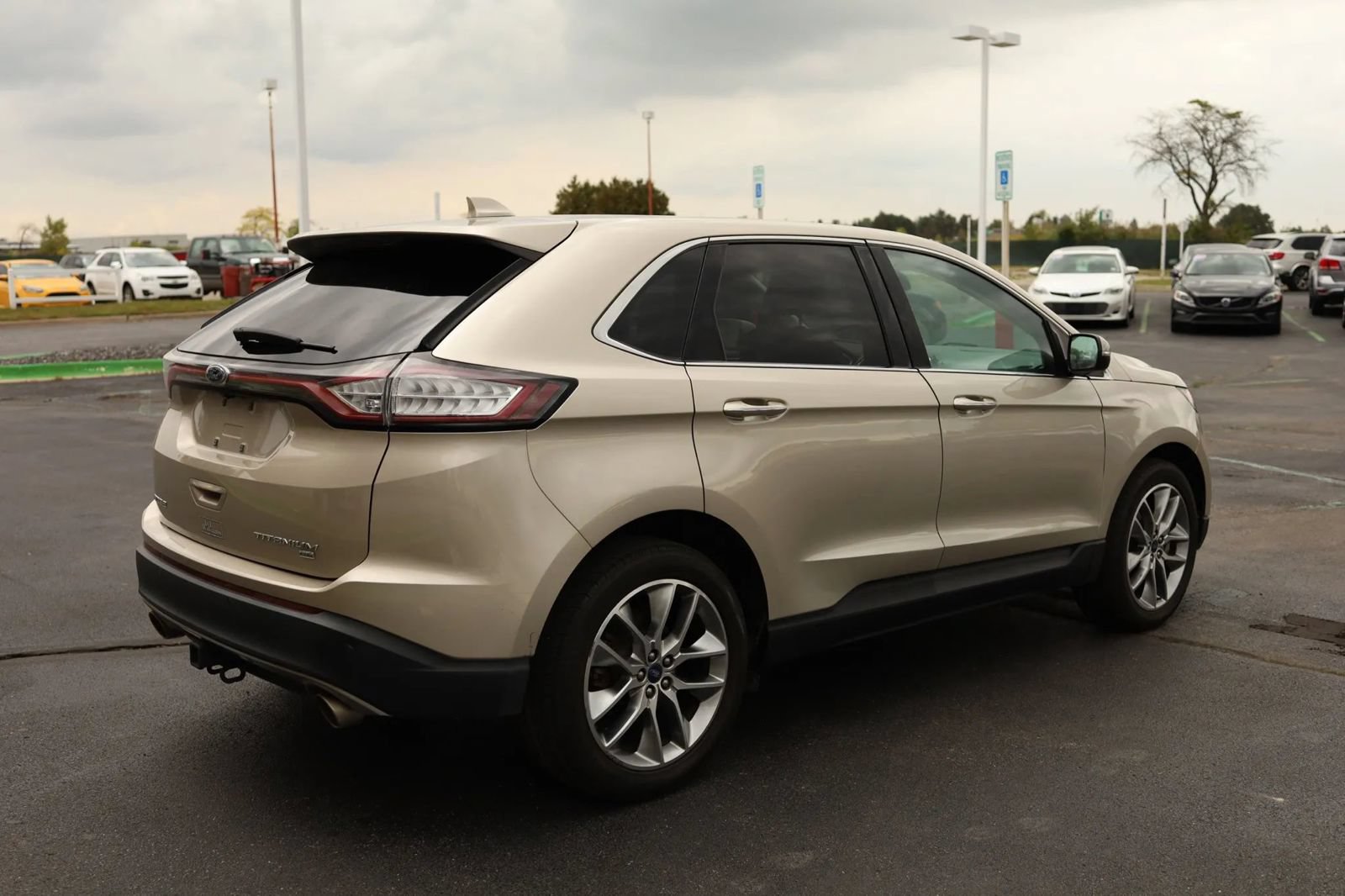 Used 2018 Ford Edge Titanium w/ Ford Safe & Smart Package AWD/4WD image 6