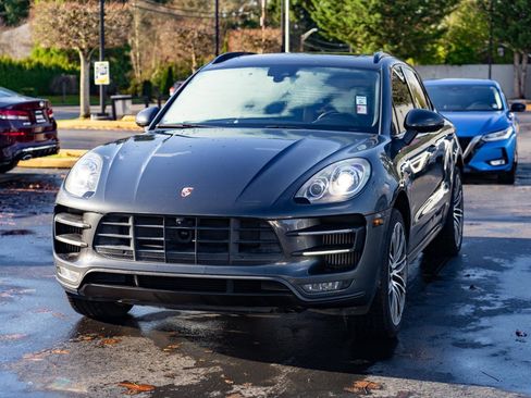Used 2018 Porsche Macan Turbo image 4