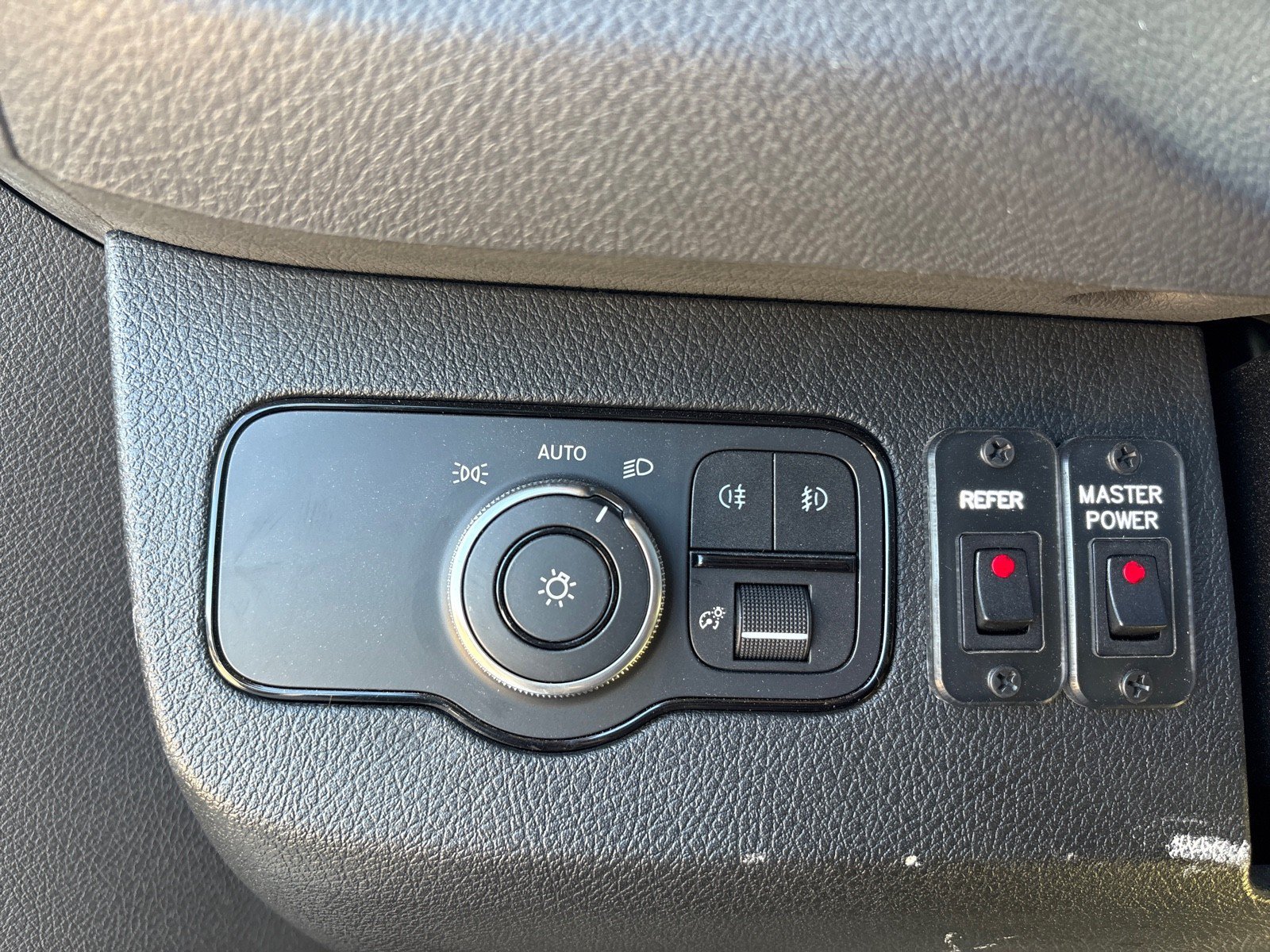 Used 2019 Mercedes-Benz Sprinter 144 image 18