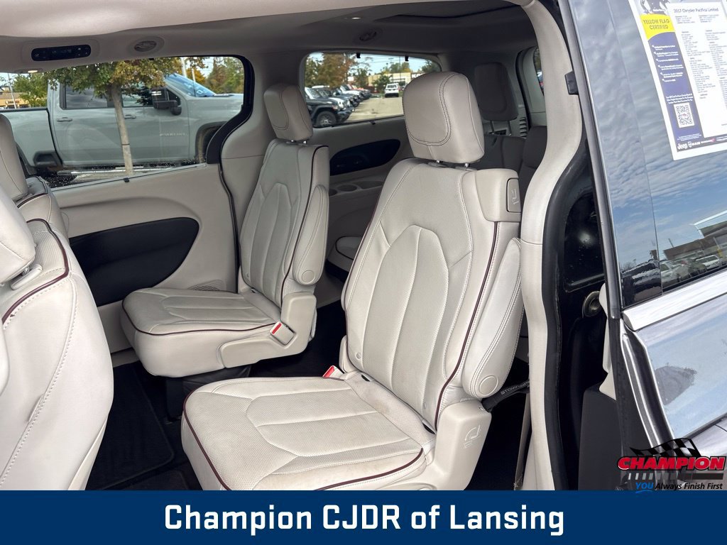 Used 2017 Chrysler Pacifica Limited FWD image 17