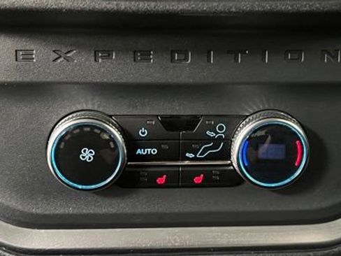 Used 2025 Ford Expedition Platinum AWD/4WD image 44