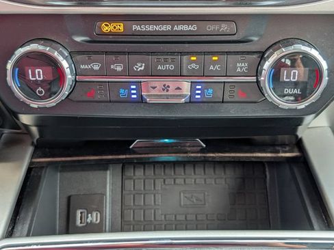 Used 2022 Ford F250 Lariat w/ Lariat Ultimate Package AWD/4WD image 21