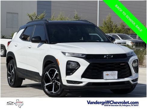 Used 2023 Chevrolet TrailBlazer RS w/ Sun and Liftgate Package FWD image 2