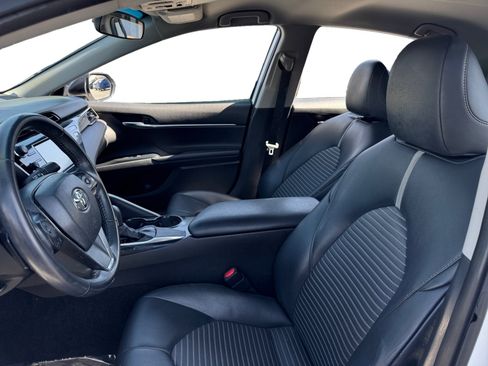 Used 2019 Toyota Camry SE w/ Carpet Mat Package FWD image 9