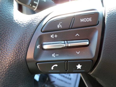 Certified 2022 Hyundai Kona SEL AWD/4WD image 30