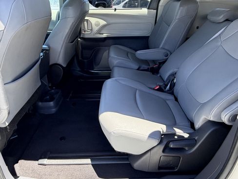 Certified 2024 Toyota Sienna XLE FWD image 23