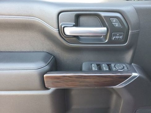 Used 2019 GMC Sierra 1500 SLT w/ SLT Premium Package image 17