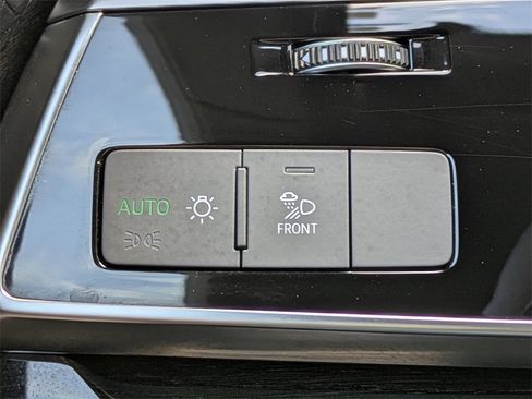 Used 2023 Audi Q8 Premium Plus image 28