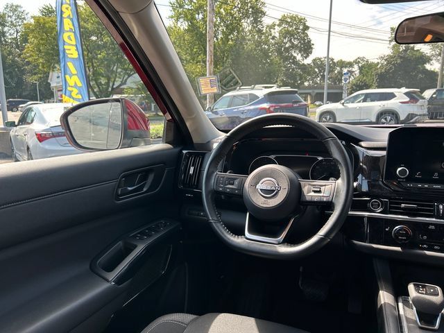 Certified 2024 Nissan Pathfinder SV w/ SV Premium Package AWD/4WD image 27