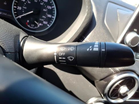 Used 2024 Nissan Sentra SV FWD image 18