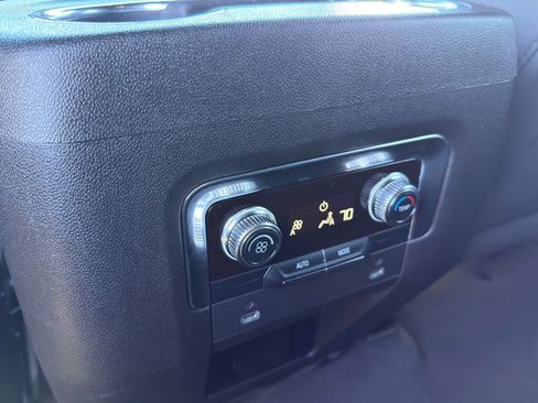 Used 2022 GMC Yukon SLE image 30