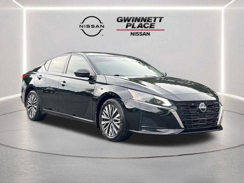 Certified 2024 Nissan Altima 2.5 SV w/ SV Premium Package FWD image 27