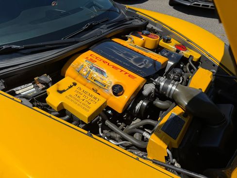 Used 2005 Chevrolet Corvette Coupe w/ Preferred Equipment Group RWD image 46