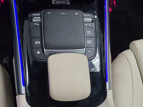 Used 2023 Mercedes-Benz GLB 250 4MATIC w/ Premium Package image 44