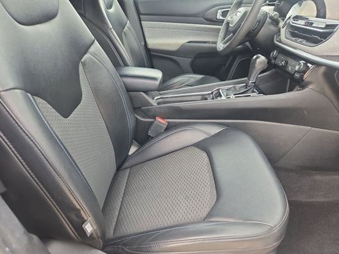 Used 2023 Jeep Compass Latitude image 21