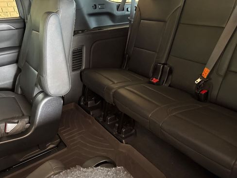 Used 2022 Chevrolet Suburban LT w/ Luxury Package AWD/4WD image 15