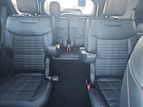 Used 2025 Ford Explorer ST-Line w/ Premium Package image 10