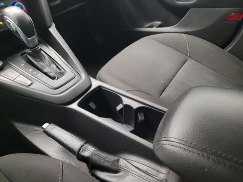 Used 2018 Ford Focus SE w/ Cold Weather Package FWD image 26
