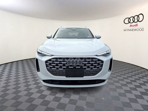 Certified 2025 Audi Q5 2.0T Premium Plus image 2