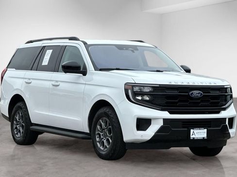 Used 2025 Ford Expedition Active AWD/4WD image 8