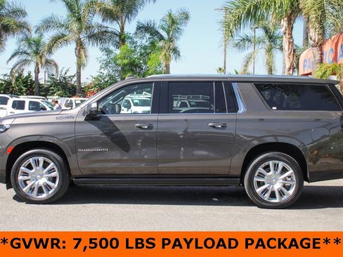 Used 2021 Chevrolet Suburban High Country w/ Premium Package image 5