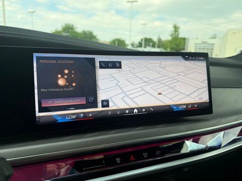 Used 2025 BMW 760i xDrive w/ Executive Package AWD/4WD image 26