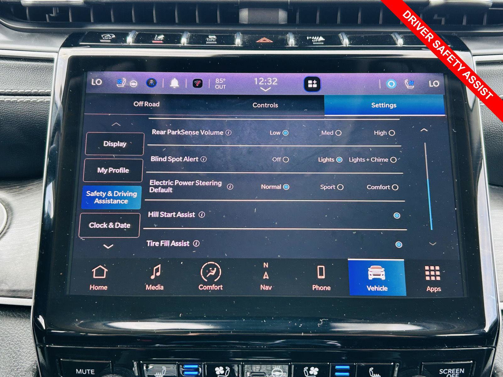 Used 2023 Jeep Grand Cherokee L Limited w/ Luxury Tech Group II AWD/4WD image 10