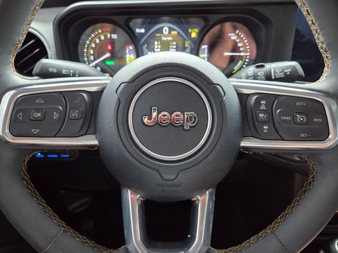 Used 2024 Jeep Wrangler Unlimited Sahara w/ Technology Group AWD/4WD image 34