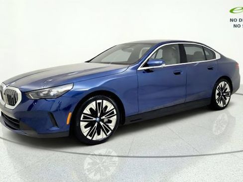Used 2025 BMW i5 eDrive40i RWD image 4