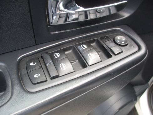 Used 2011 Jeep Liberty Sport AWD/4WD image 17