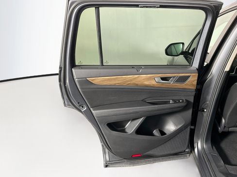 Used 2025 Volkswagen Atlas SE FWD image 26