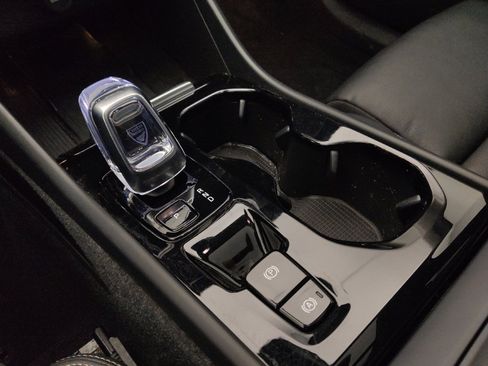 Used 2023 Volvo XC40 B5 Ultimate w/ Protection Package Premier image 26