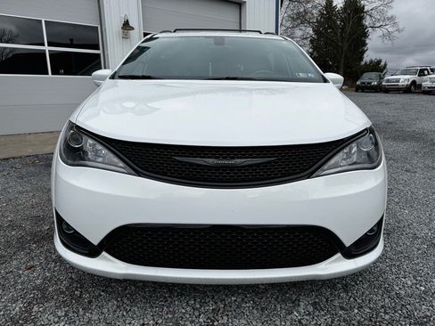 Used 2018 Chrysler Pacifica Touring Plus w/ S Appearance Package FWD image 3