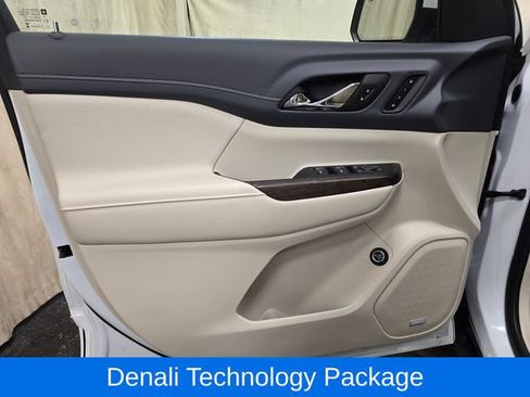 Used 2023 GMC Acadia Denali w/ Denali Ultimate Package AWD/4WD image 14
