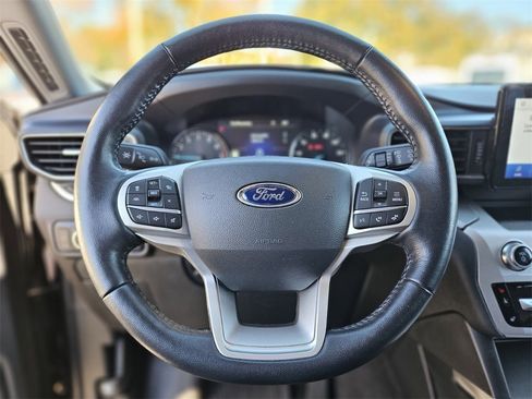 Used 2022 Ford Explorer XLT w/ Equipment Group 202A image 27