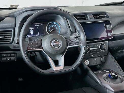 Used 2025 Nissan Leaf S FWD image 18