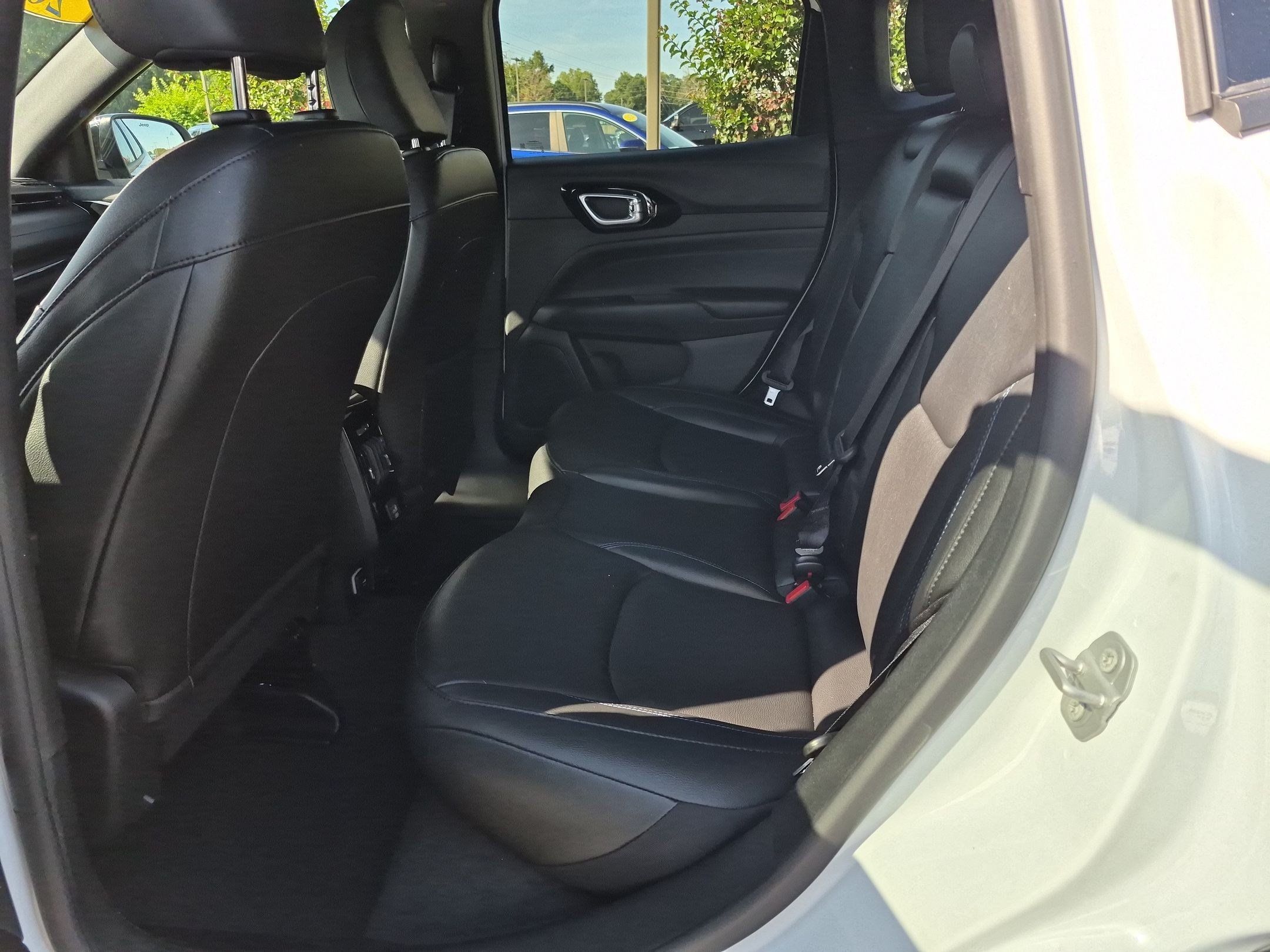 Used 2026 Jeep Compass Limited AWD/4WD image 16