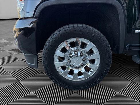 Used 2018 GMC Sierra 2500 Denali w/ Duramax Plus Package AWD/4WD image 14