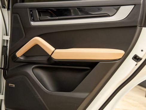 Certified 2026 Porsche Cayenne Coupe AWD/4WD image 39