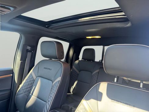 Used 2023 GMC Canyon Denali image 28