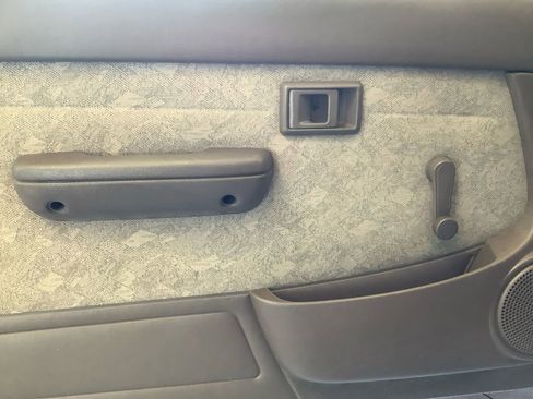 Used 2000 Toyota Tacoma 2WD Regular Cab image 12